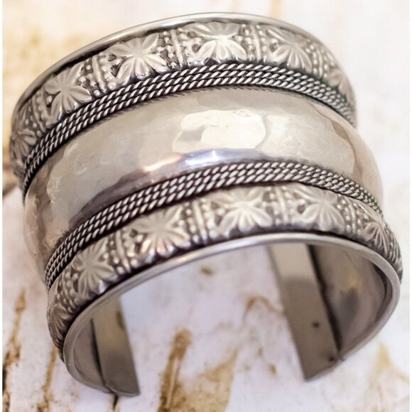 7 inch, Vintage Silver Tone Floral Beautiful Thick Cuff Bracelet - BX9 - Picture 2 of 3